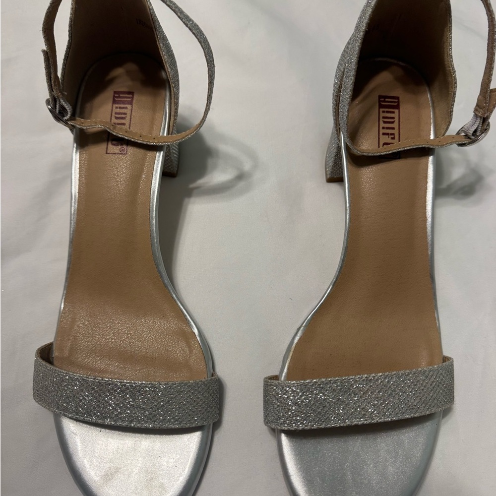 IDIFU Silver Heels with Sparkly Straps